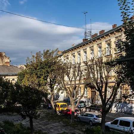 Ostriv Hostel *