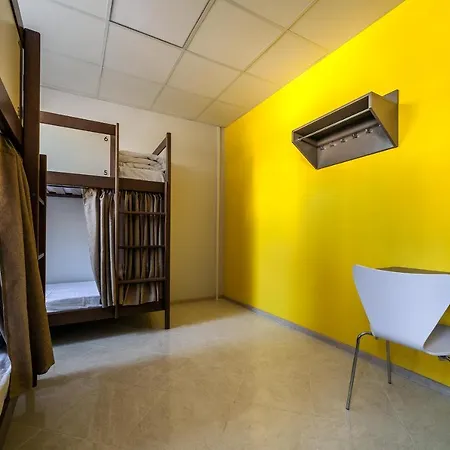 Ostriv Hostel *