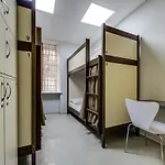 Ostriv Hostel *