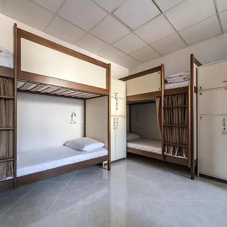 Ostriv بيت شباب